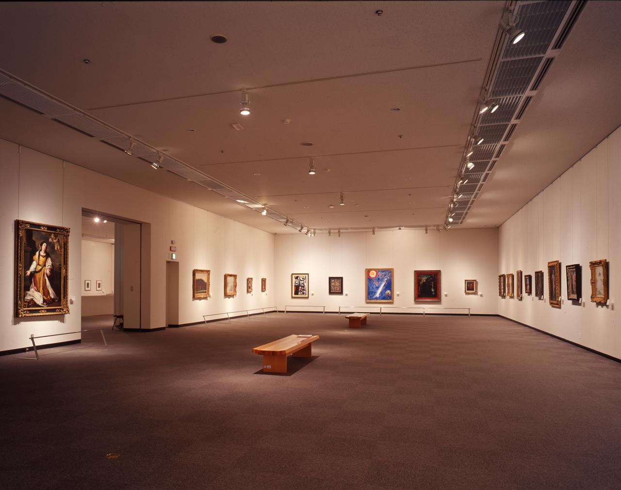 三重県立美術館館内